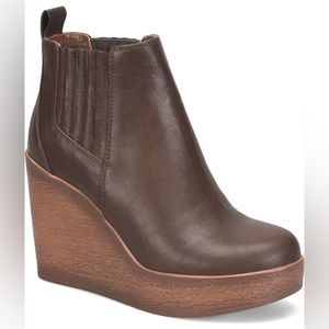 New BOC Athalia Gore brown wedge booties